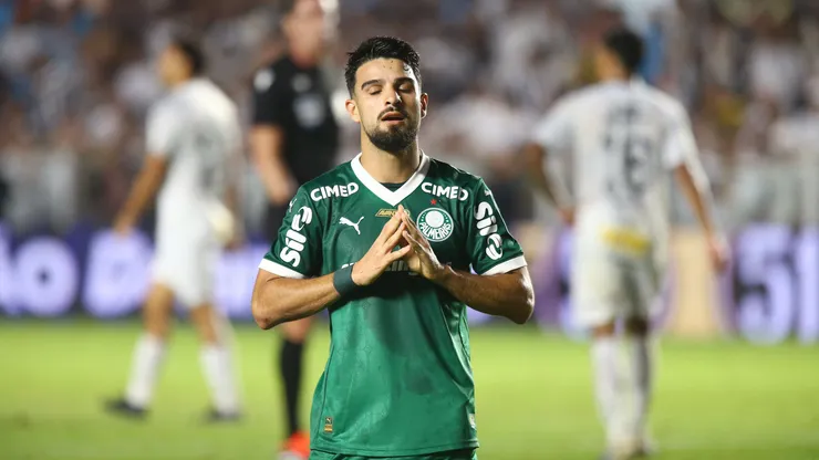 SP - SANTOS - 15/11/2025 - BRASILEIRO A 2025, SANTOS X PALMEIRAS - Flaco Lopez jogador do Palmeiras lamenta durante partida contra o Santos no estadio Vila Belmiro pelo campeonato Brasileiro A 2025. Foto: Mauricio De Souza/AGIF