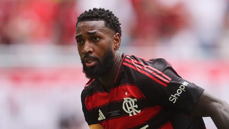 Gerson ex-Flamengo e atualmente no Zenit durante partida pelo Campeonato Brasileiro