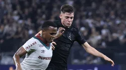 Breno Bidon jogador do Corinthians disputa lance com Arias ex-jogador do Fluminense