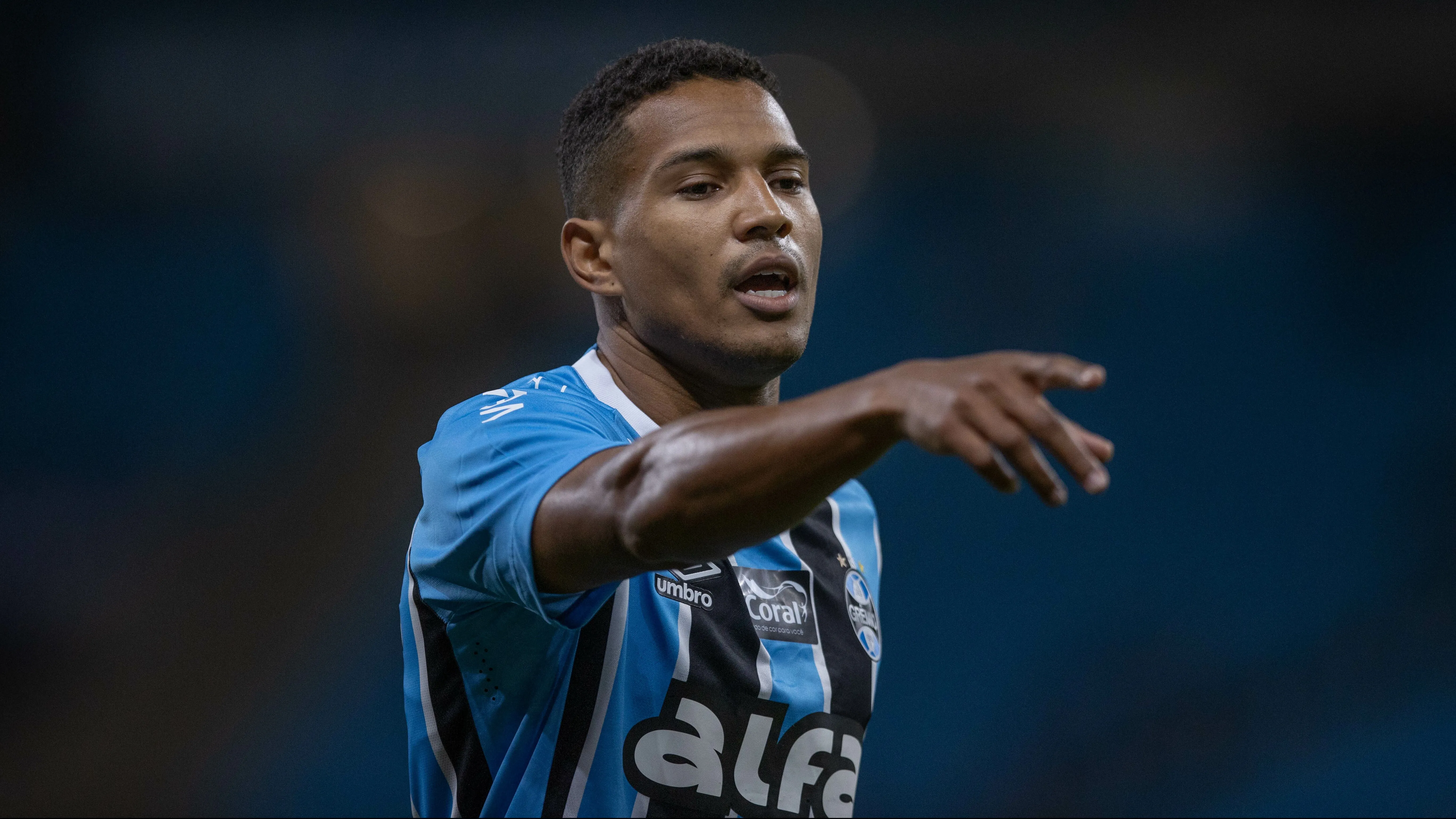 João Lucas deve sair do Grêmio - Foto: Liamara Polli/AGIF.