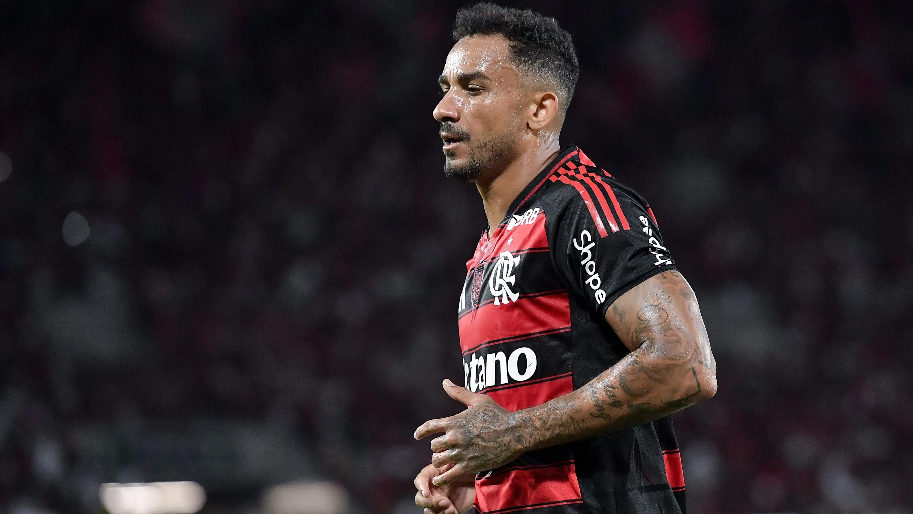 Torcida pede a entrada de Danilo - Foto: Thiago Ribeiro/AGIF.