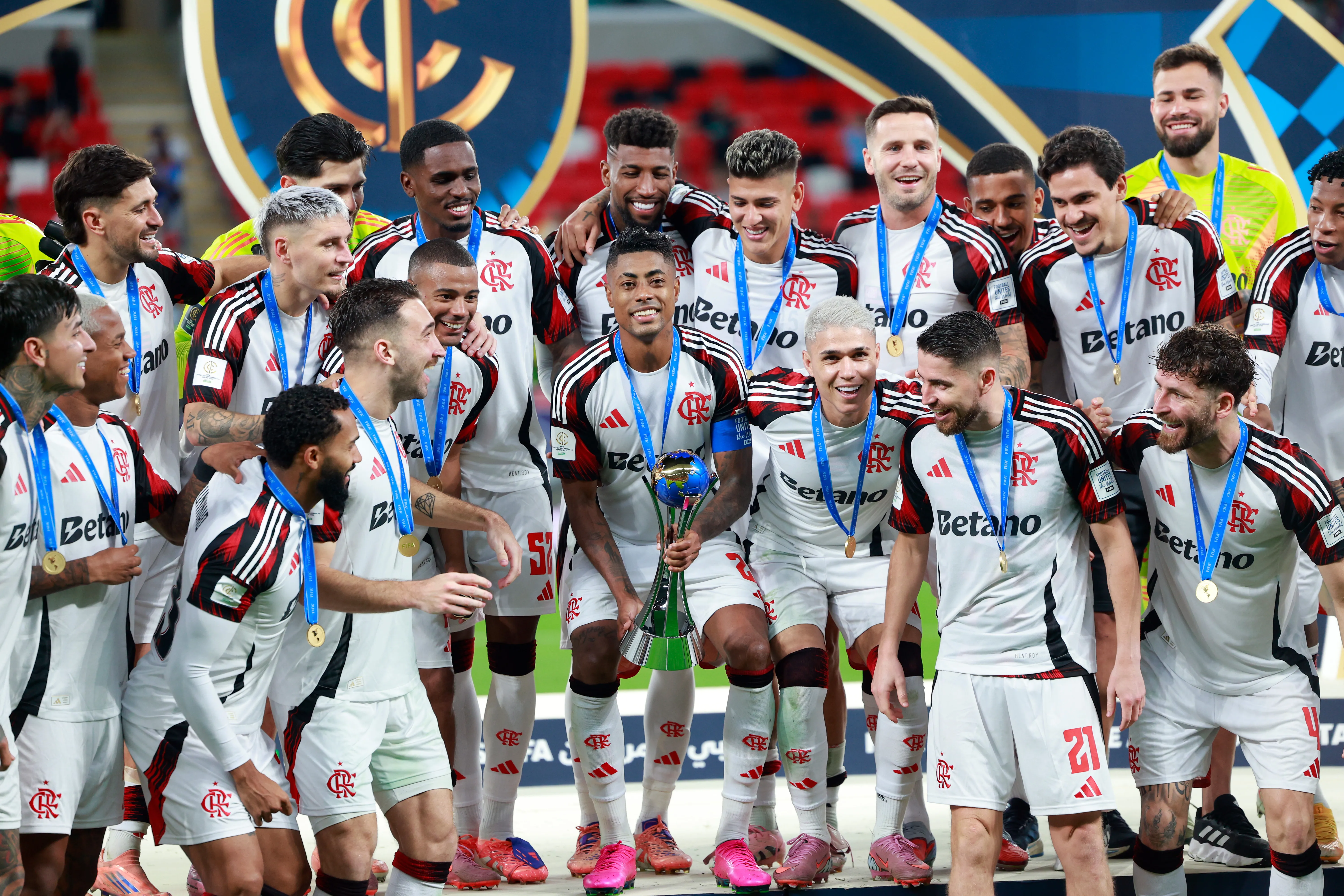 DOHA, QATAR – DECEMBER 10: Bruno Henrique of CR Flamengo lifts the trophy after winning the FIFA Derby of the Americas 2025 match between Cruz Azul and CR Flamengo at Ahmad Bin Ali Stadium on December 10, 2025 in Doha, Qatar. (Photo by Getty Images/Getty Images)