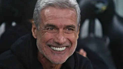 Luís Castro recebeu promessa do Grêmio.