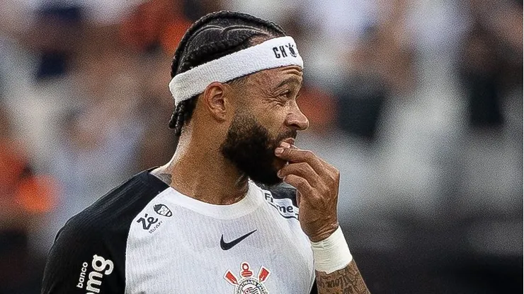 Memphis Depay jogador do Corinthians lamenta empate no final da partida contra o Juventude no estadio Arena Corinthians pelo campeonato Brasileiro A 2025. Foto: Joisel Amaral/AGIF