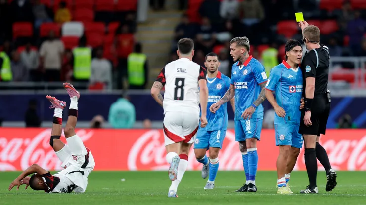 DOHA, QATAR - DECEMBER 10: Gonzalo Piovi of Cruz Azul is shown a yellow card after appearing to push Nicolas de la Cruz of CR Flamengo (L) during the FIFA Derby of the Americas 2025 match between Cruz Azul and CR Flamengo at Ahmad Bin Ali Stadium on December 10, 2025 in Doha, Qatar. (Photo by Getty Images/Getty Images)