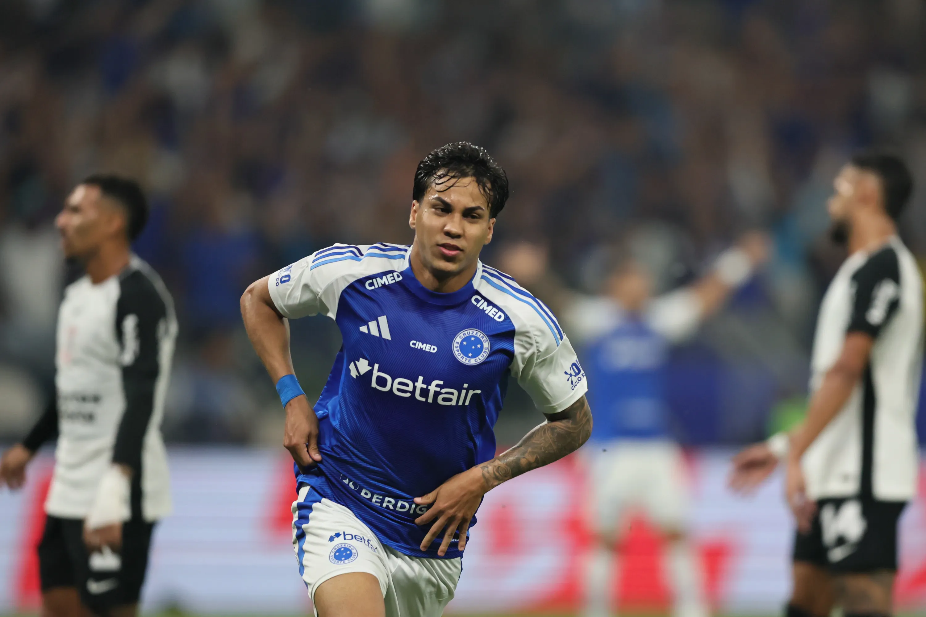 No último duelo entre as equipes, pelo Brasileirão e no próprio Mineirão, vitória do Cruzeiro. Foto: Gilson Lobo/AGIF