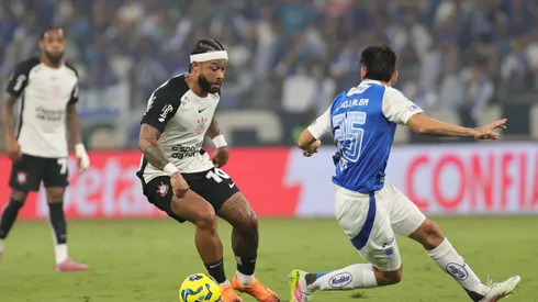 MG – BELO HORIZONTE – 10/12/2025 – COPA DO BRASIL 2025, CRUZEIRO X CORINTHIANS – Memphis Depay jogador do Corinthians durante partida contra o Cruzeiro no estadio Mineirao pelo campeonato Copa Do Brasil 2025. Foto: Gilson Lobo/AGIF