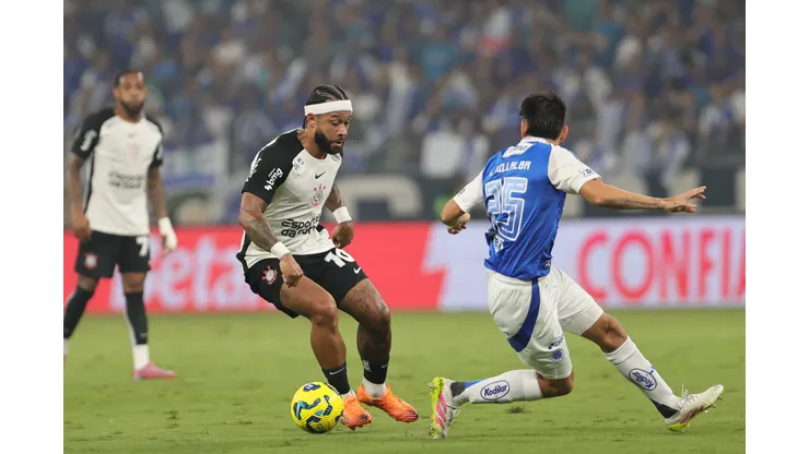 MG - BELO HORIZONTE - 10/12/2025 - COPA DO BRASIL 2025, CRUZEIRO X CORINTHIANS - Memphis Depay jogador do Corinthians durante partida contra o Cruzeiro no estadio Mineirao pelo campeonato Copa Do Brasil 2025. Foto: Gilson Lobo/AGIF