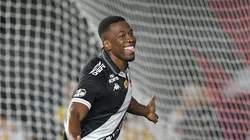Carlos Cuesta comemorando tento marcado em São Januário