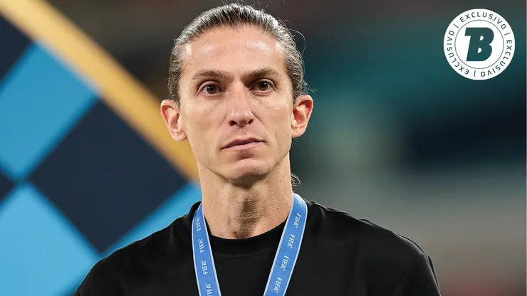 Filipe Luís durante premiação após vitória sobre o Cruz Azul