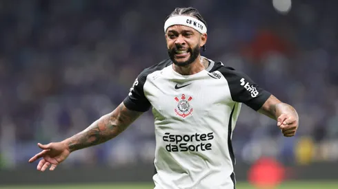 Memphis Depay foi quem fez o gol da vitória - Foto: Gilson Lobo/AGIF.