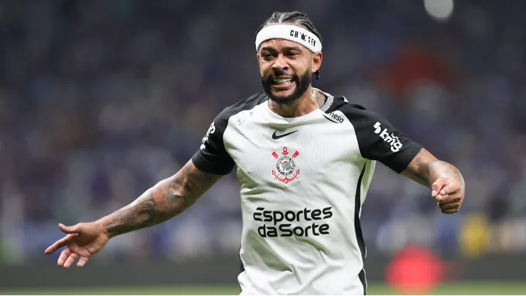 Memphis Depay foi quem fez o gol da vitória - Foto: Gilson Lobo/AGIF.