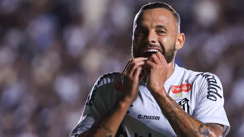 Atacante tem o futuro incerto – Foto: Buda Mendes/Getty Images.