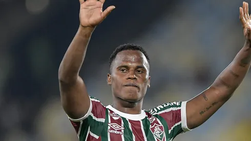 Arias torce direto da Inglaterra pelo Flu.