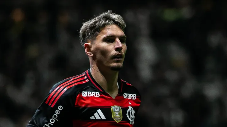 Varela, lateral-direito do Flamengo