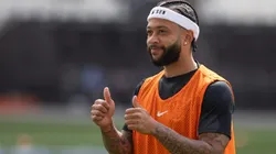 Memphis Depay jogador do Corinthians durante aquecimento. Foto: Joisel Amaral/AGIF