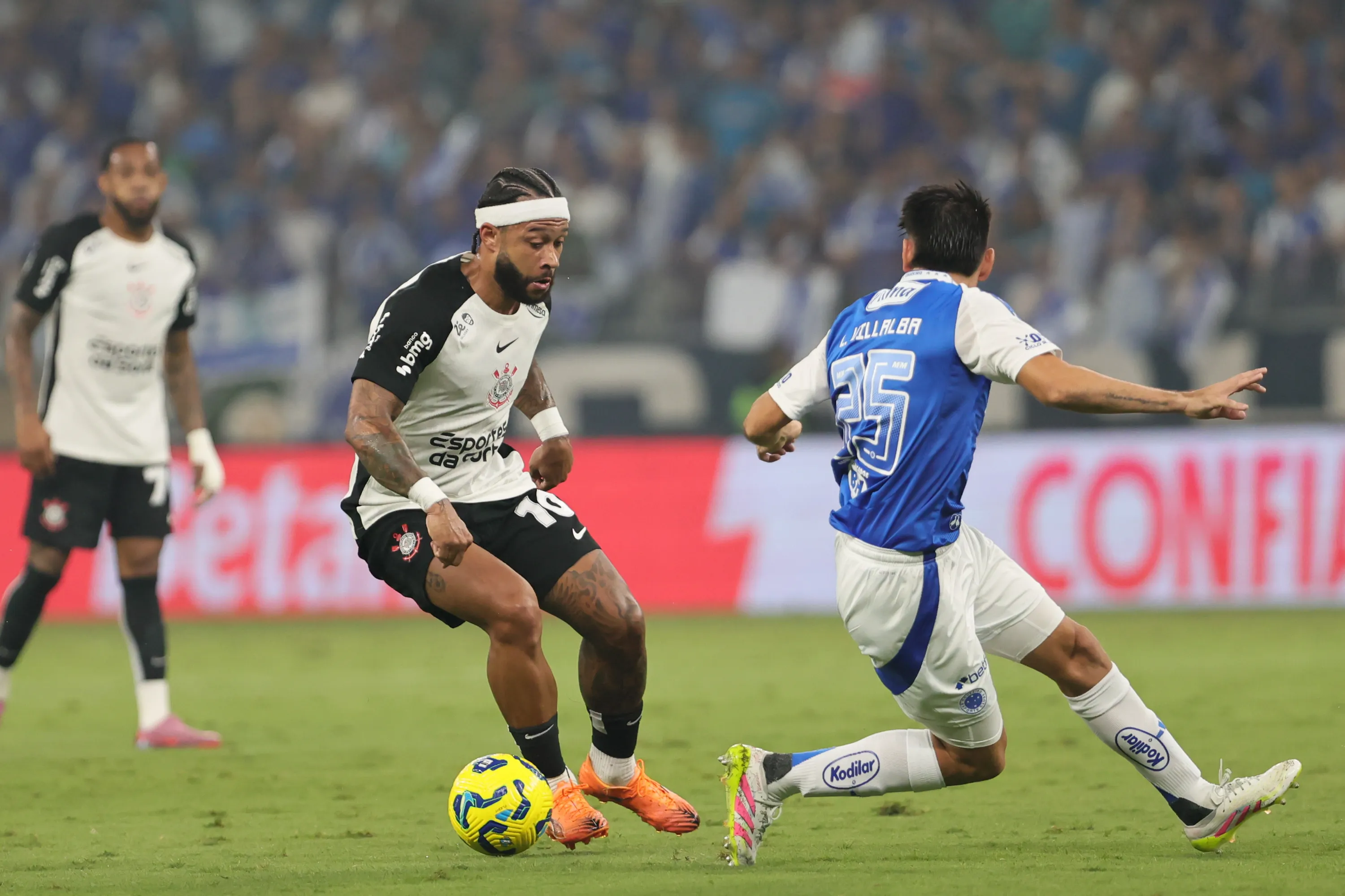 Corinthians venceu o Cruzeiro com gol de Memphis Depay. Foto: Gilson Lobo/AGIF