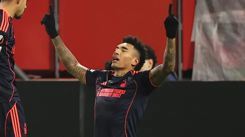 Igor Jesus comemora seu gol pelo Nottingham Forest. (Photo by Dean Mouhtaropoulos/Getty Images)