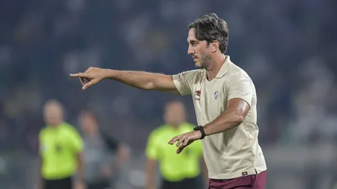 Zubeldia, técnico do Fluminense, durante partida contra o Vasco no estadio Maracana pelo campeonato Copa Do Brasil 2025. Foto: Thiago Ribeiro/AGIF