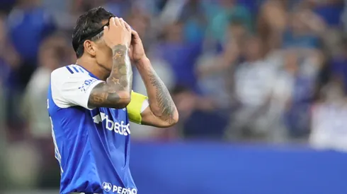 Lucas Villalba jogador do Cruzeiro lesionado com muletas ao final da partida contra o Corinthians. Foto: Gilson Lobo/AGIF