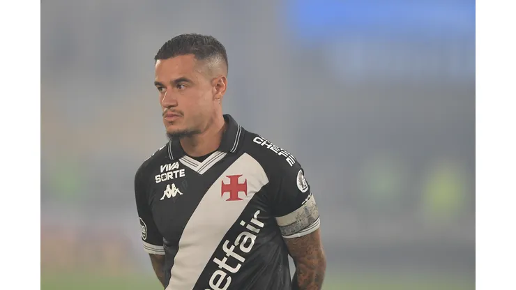 RJ - RIO DE JANEIRO - 11/12/2025 - COPA DO BRASIL 2025, VASCO X FLUMINENSE - Coutinho jogador do Vasco durante partida contra o Fluminense no estadio Maracana pelo campeonato Copa Do Brasil 2025. Foto: Thiago Ribeiro/AGIF