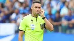 MG - BELO HORIZONTE - 09/11/2025 - BRASILEIRO A 2025, CRUZEIRO X FLUMINENSE - O arbitro Rodrigo Jose Pereira de Lima durante partida entre Cruzeiro e Fluminense no estadio Mineirao pelo campeonato Brasileiro A 2025. Foto: Gilson Lobo/AGIF