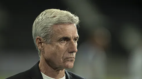 - Luís Castro chegando ao Tricolor