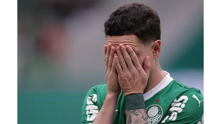 Vitor Roque brilha enquanto Aníbal Moreno encerra o ano pressionado no Palmeiras