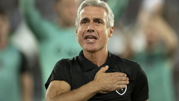 RJ - RIO DE JANEIRO - 27/06/2023 - LUIS CASTRO, TECNICO DO BOTAFOGO - Luis Castro, tecnico do Botafogo, no Engenhao, na temporadas de 2022 e 2023. Durante Foto: Jorge Rodrigues/AGIF