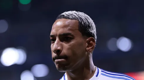 Matheus Pereira durante partida contra o Verdão no Allianz Parque.