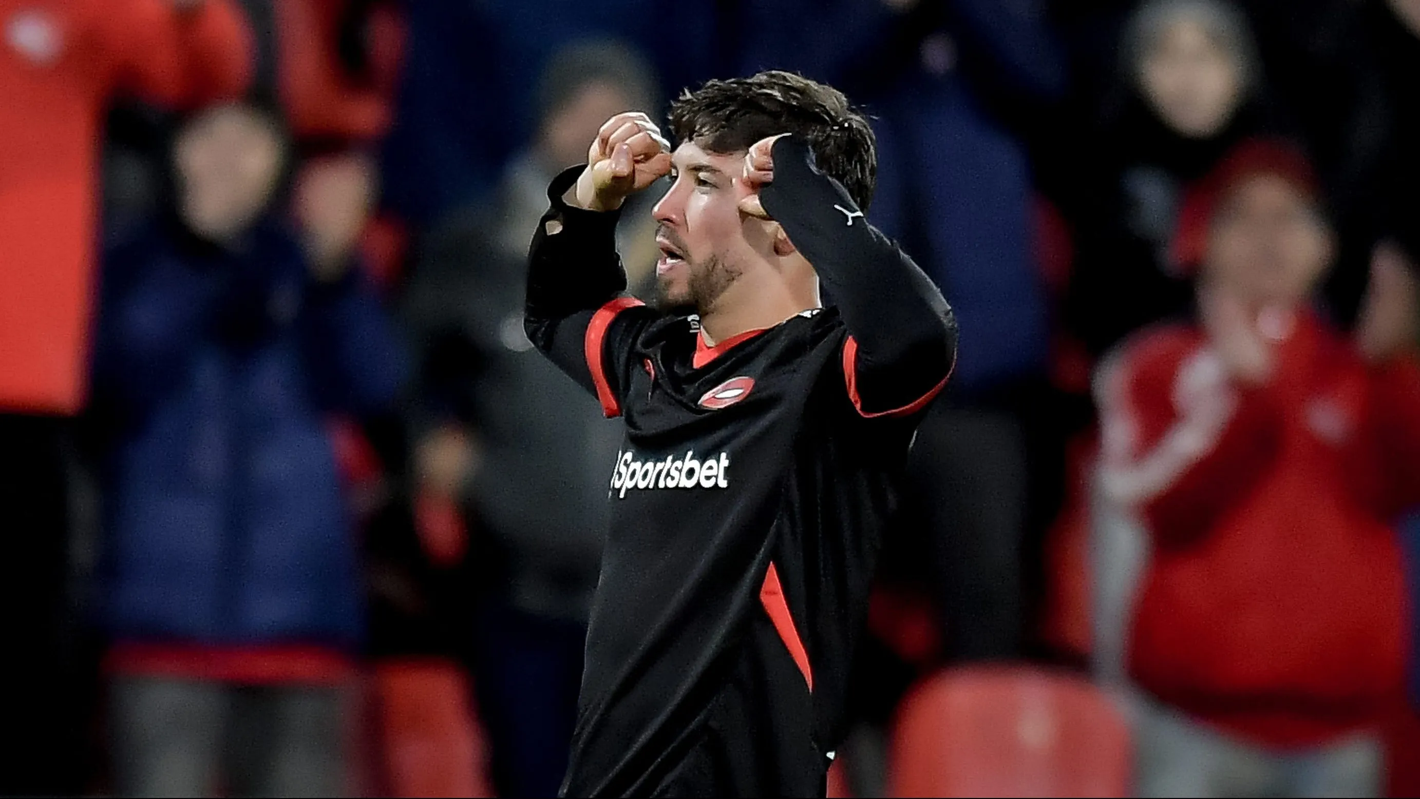Felipe Loyola é peça-chave no Independiente - (Photo by Marcelo Endelli/Getty Images).