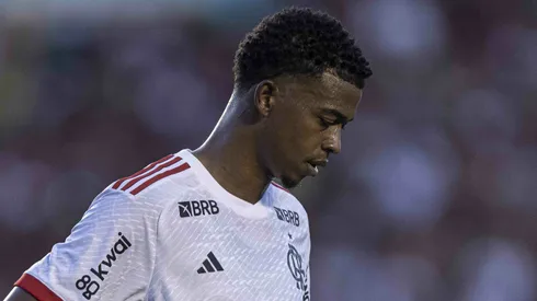 Carlinhos, atacante do Flamengo - Foto: Thiago Ribeiro/AGIF