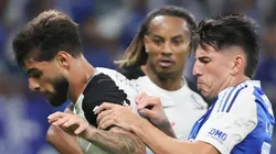 Yuri Alberto em disputa de lance - Foto: Gilson Lobo/AGIF