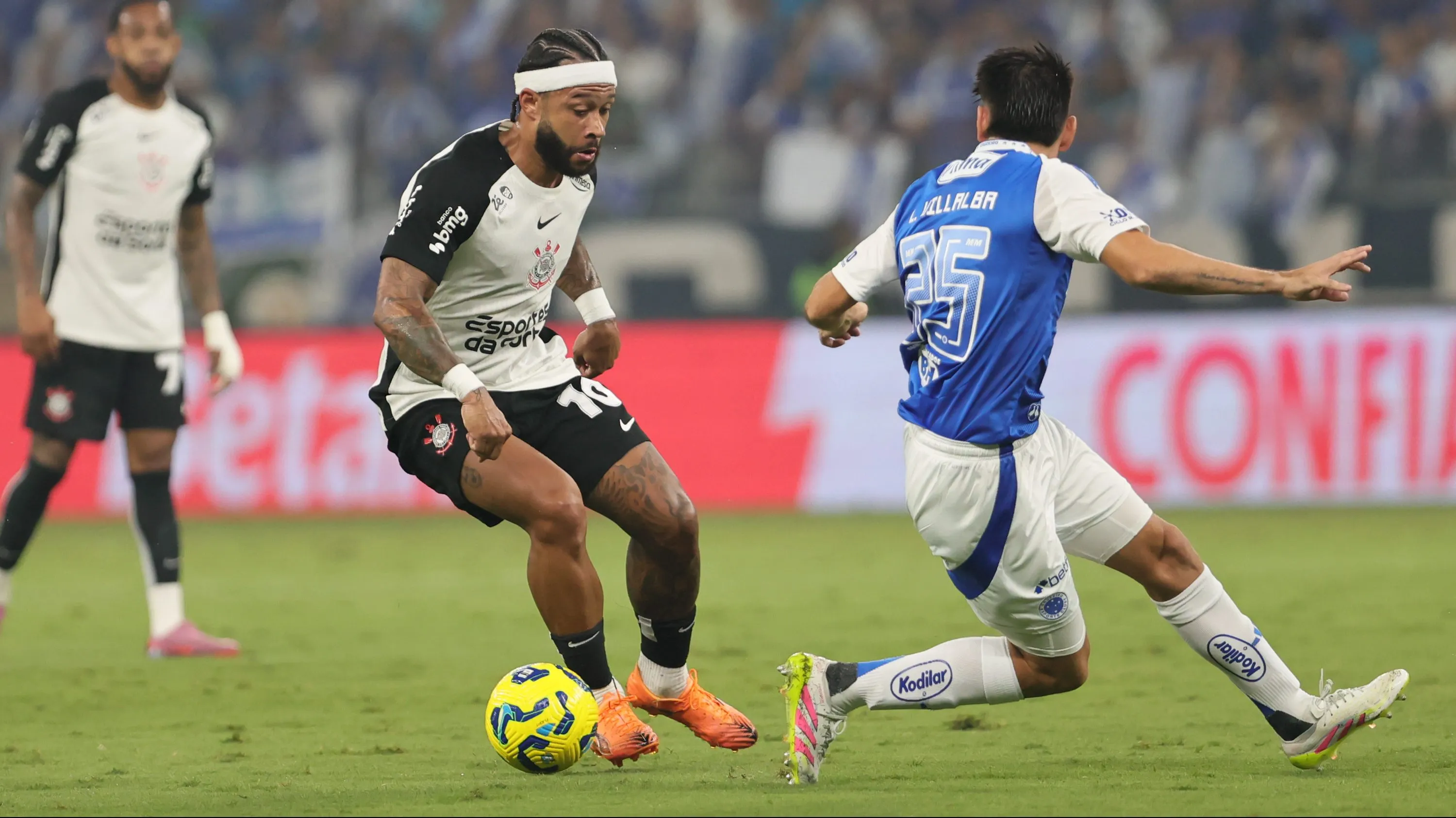 Memphis Depay, jogador do Corinthians, durante partida contra o Cruzeiro no estadio Mineirao pelo campeonato Copa Do Brasil 2025. Foto: Gilson Lobo/AGIF