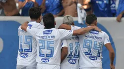 Equipe do Cruzeiro comemorando gol - Foto: Thiago Ribeiro/AGIF