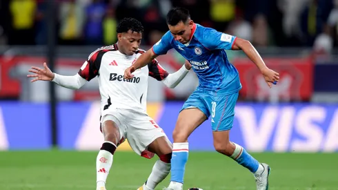 DOHA, QATAR - DECEMBER 10: Carlos Rodriguez of Cruz Azul is challenged by Gonzalo Plata of CR Flamengo during the FIFA Derby of the Americas 2025 match between Cruz Azul and CR Flamengo at Ahmad Bin Ali Stadium on December 10, 2025 in Doha, Qatar. (Photo by Getty Images/Getty Images)
