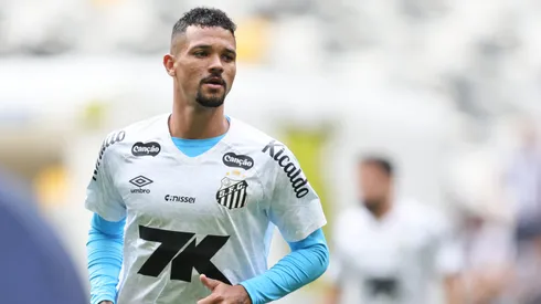Zé Ivaldo se firmou na zaga do Santos. Foto: Gilson Lobo/AGIF