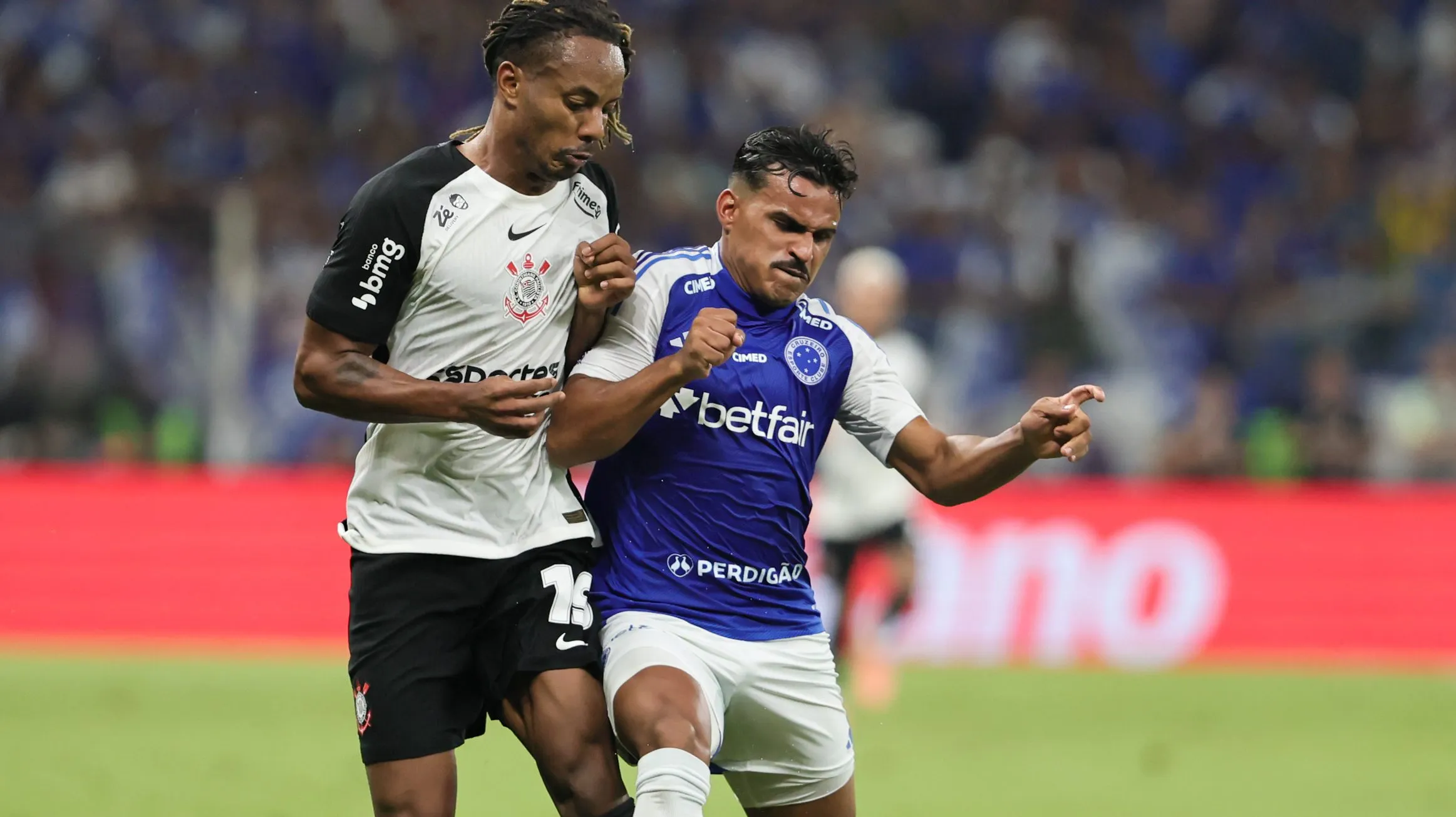 Carrillo e Kaiki. Foto: Gilson Lobo/AGIF