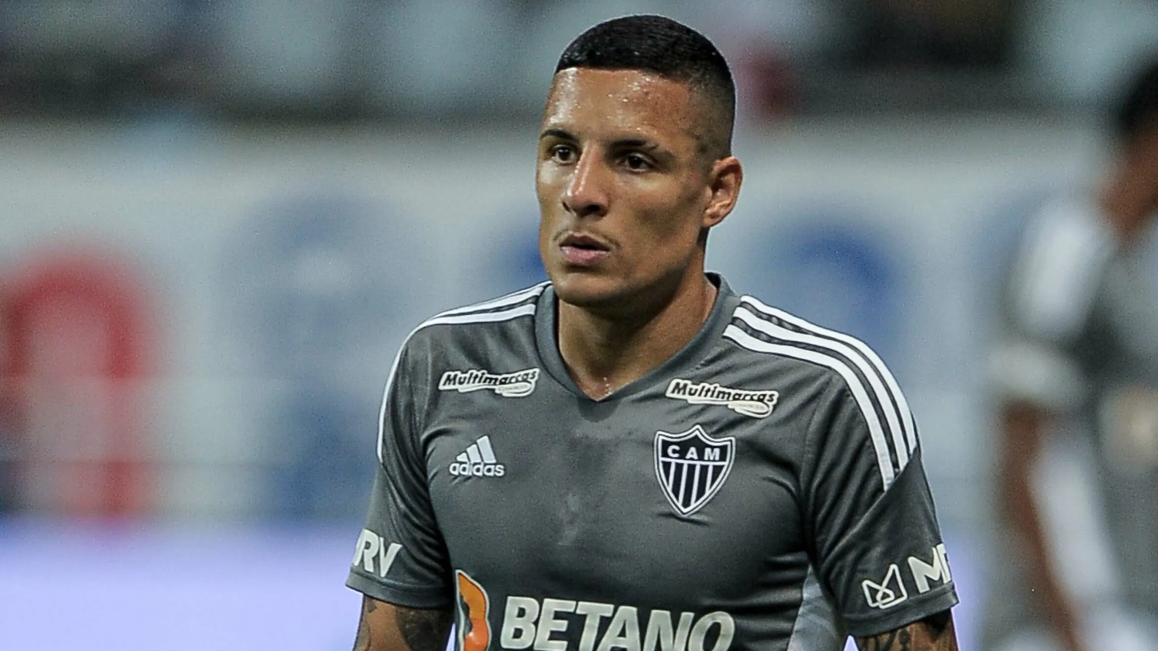 Guilherme Arana está deixando o Galo. Foto: Jhony Pinho/AGIF