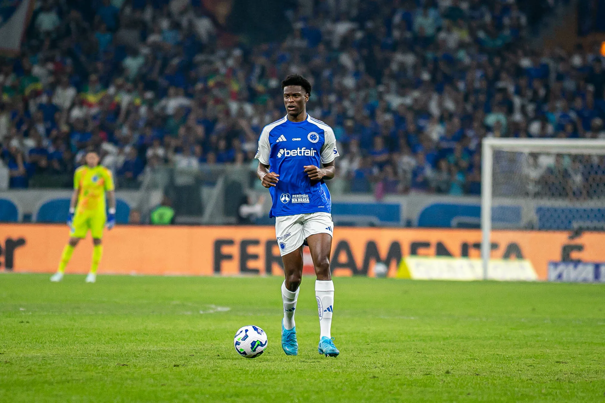 MG – BELO HORIZONTE – 30/07/2025 – COPA DO BRASIL 2025, CRUZEIRO X CRB – Jonathan Jesus jogador do Cruzeiro durante partida contra o CRB no estadio Mineirao pelo campeonato Copa Do Brasil 2025. Foto: Fernando Moreno/AGIF