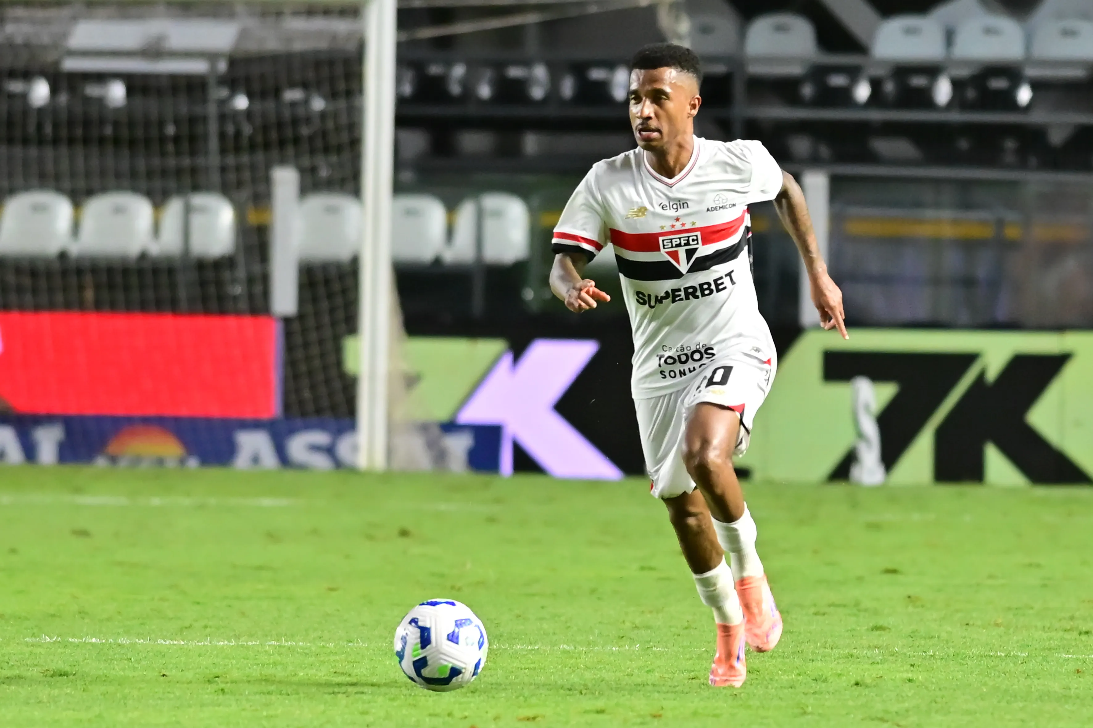 Marcos Antonio durante partida pelo São Paulo. Foto: Jota Erre/AGIF