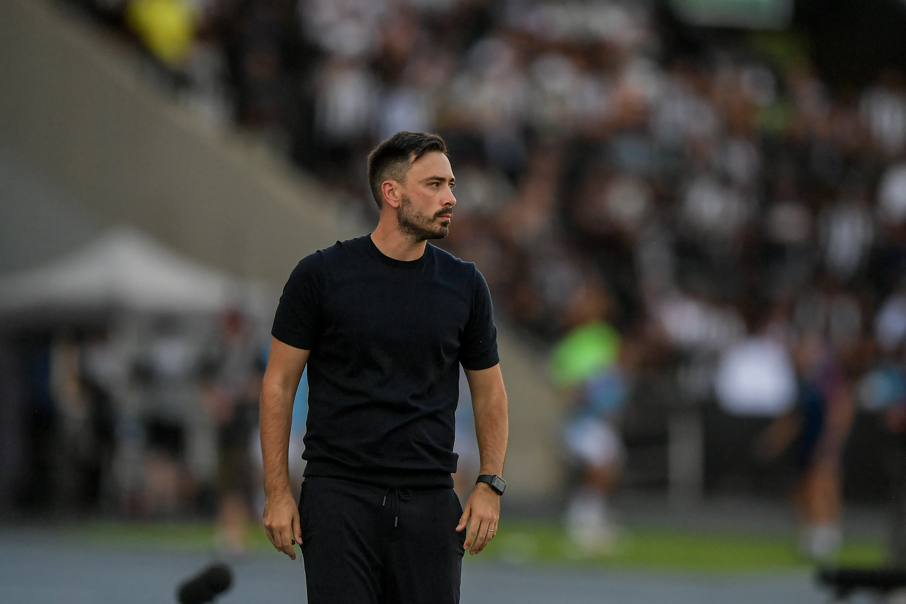 Davide Ancelotti tecnico do Botafogo durante partida contra o Fortaleza no estadio Engenhao pelo campeonato Brasileiro A 2025. Foto: Thiago Ribeiro/AGIF