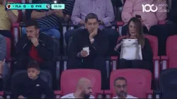 Firmino assistindo jogo do Flamengo - Foto: TV Globo