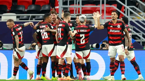 Jogadores do Flamengo comemoram o gol de Léo Pereira. Photo by Getty Images/Getty Images