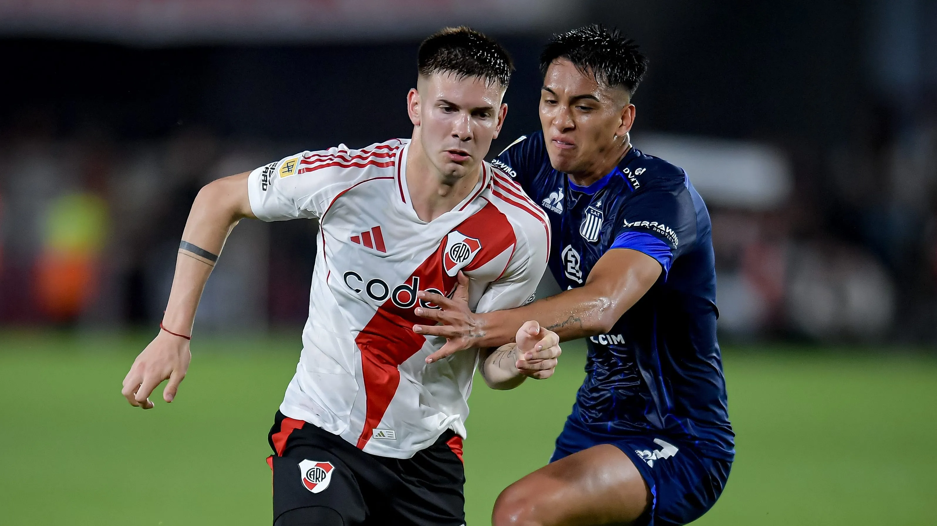 Galarza contra o River Plate. (Photo by Marcelo Endelli/Getty Images)