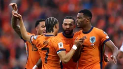 Xavi Simons e Memphis em partida da Holanda. (Photo by Dean Mouhtaropoulos/Getty Images)