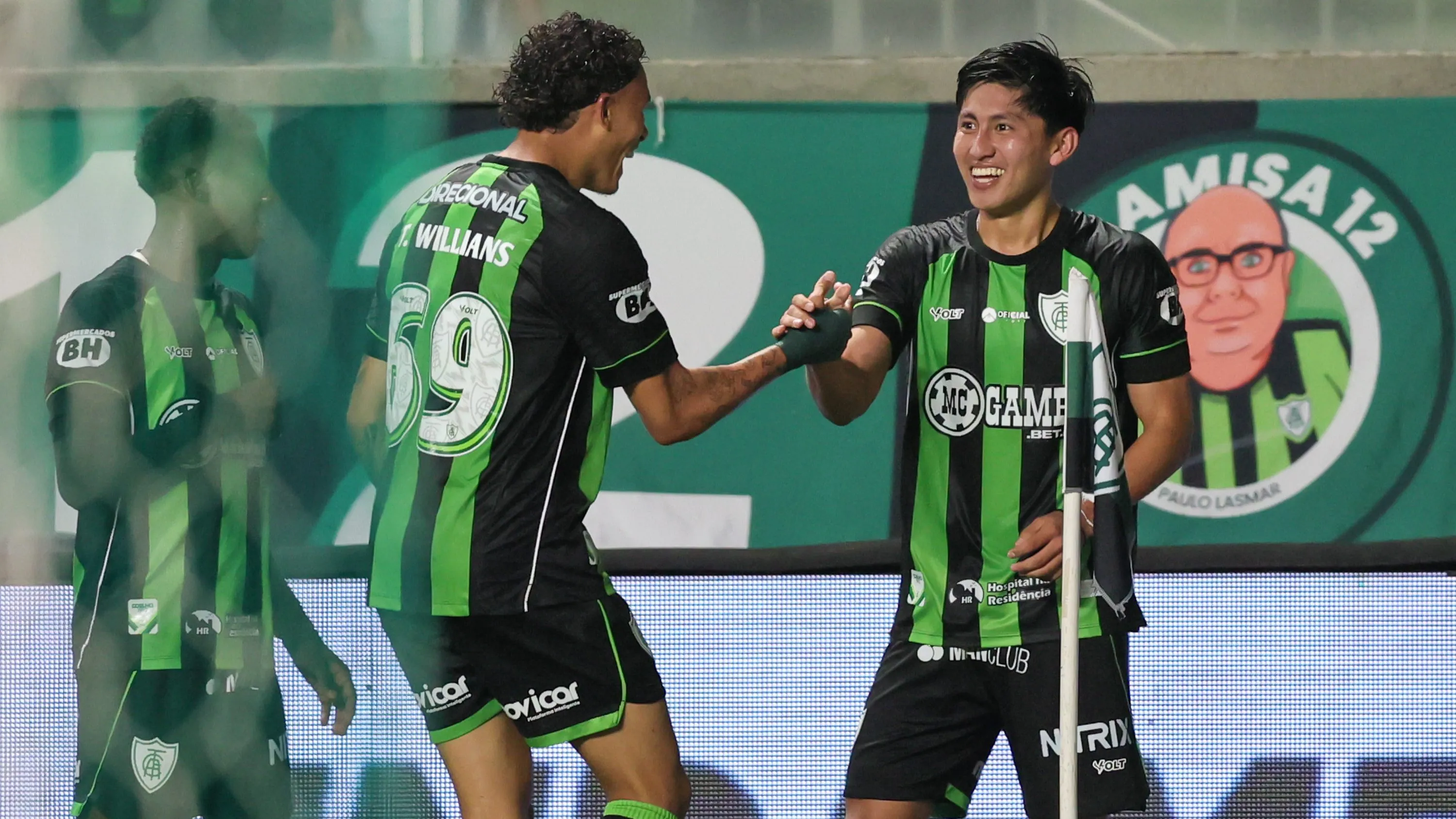 Miguelito jogador do America-MG comemora seu gol durante partida contra o Novorizontino no estadio Independencia pelo campeonato Brasileiro B 2025. Foto: Gilson Lobo/AGIF