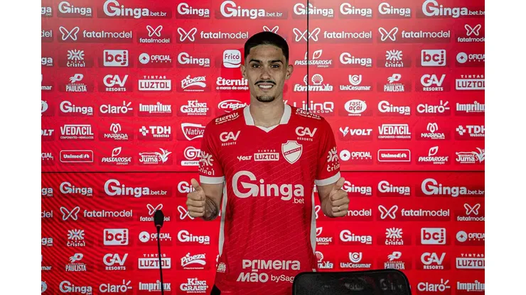 Enzo chega ao Vila para disputar a Série B — Foto: Roberto Corrêa/VNFC