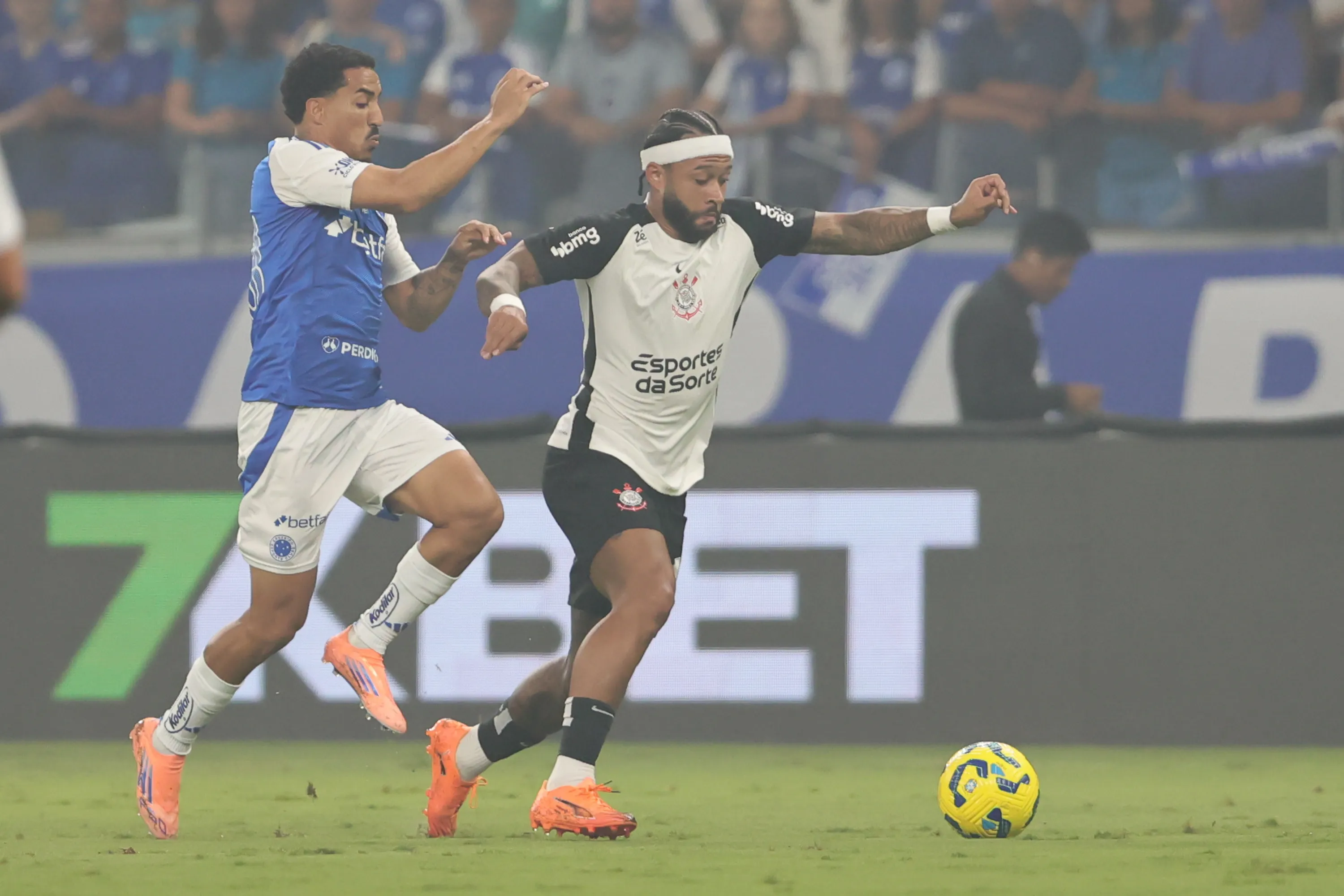 Memphis Depay jogador do Corinthians durante partida contra o Cruzeiro no estadio Mineirao pelo campeonato Copa Do Brasil 2025. Foto: Gilson Lobo/AGIF