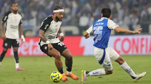 Memphis Depay jogador do Corinthians durante partida contra o Cruzeiro. Foto: Gilson Lobo/AGIF